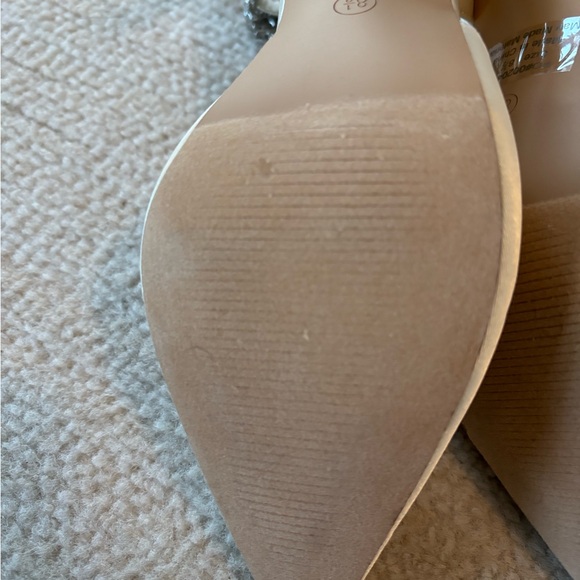 Journee Collection Cream Heels with Floral Accent - Picture 10 of 15